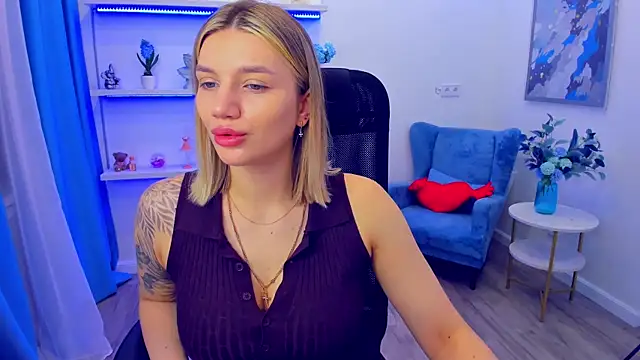 SelenaeMoore online show from May 13, 2026, 3:35 am