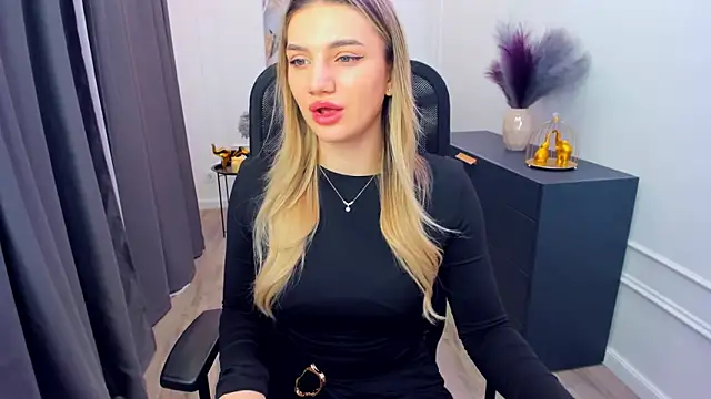 SelenaeMoore online show from March 5, 2026, 3:36 am