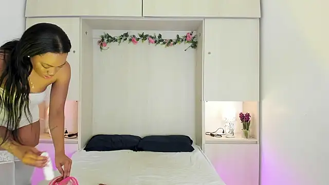 Snapshot of KendallRosse1 chatting on January 10, 2026, 12:22 pm KendallRosse1 online show from January 10, 2026, 12:22 pm