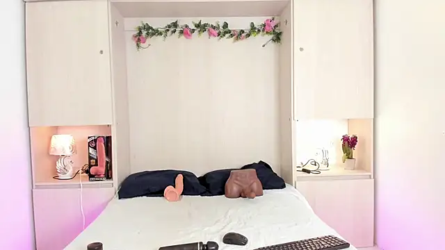 Snapshot of KendallRosse1 chatting on December 1, 2025, 12:28 pm KendallRosse1 online show from December 1, 2025, 12:28 pm