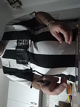 Maryo0001 online show from November 10, 2025, 11:43 pm