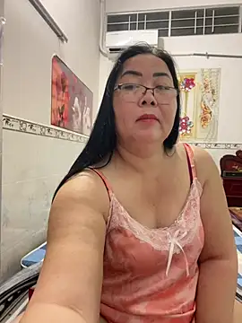 Snapshot of NDith chatting on May 2, 2026, 9:53 pm NDith online show from May 2, 2026, 9:53 pm