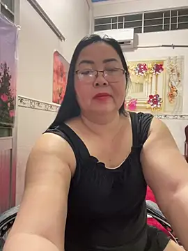 Snapshot of NDith chatting on May 17, 2026, 12:05 pm NDith online show from May 17, 2026, 12:05 pm
