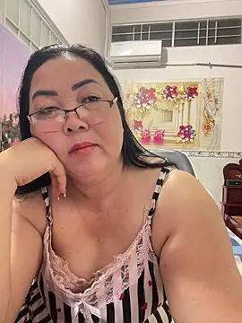 Snapshot of NDith chatting on April 29, 2026, 9:54 pm NDith online show from April 29, 2026, 9:54 pm