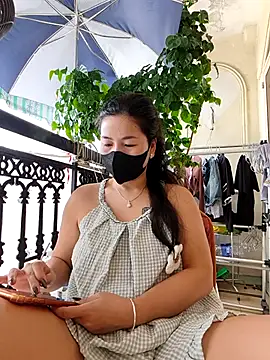 lyna bl online show from October 23, 2025, 2:21 am