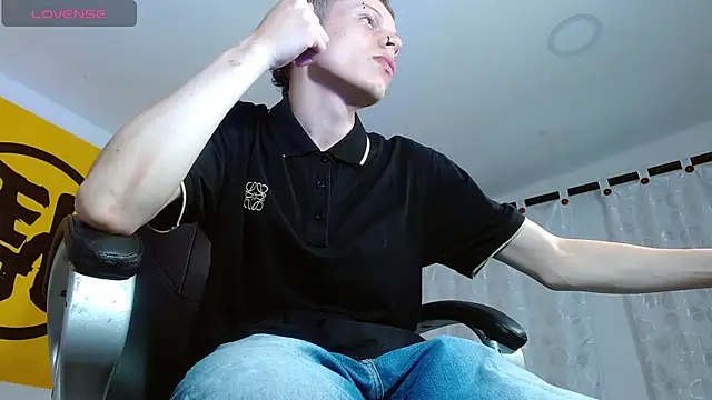 Snapshot of Matthew_Boy_ chatting on February 23, 2025, 4:28 am Matthew Boy online show from February 23, 2025, 4:28 am