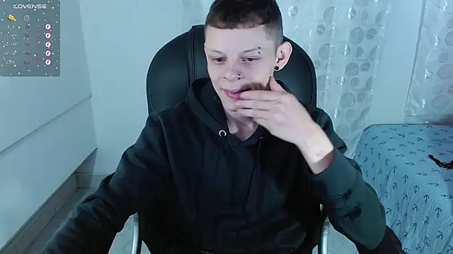 Snapshot of Matthew_Boy_ chatting on February 19, 2025, 1:28 pm Matthew Boy online show from February 19, 2025, 1:28 pm