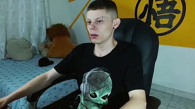 Snapshot of Matthew_Boy_ chatting on February 12, 2025, 4:33 am Matthew Boy online show from February 12, 2025, 4:33 am