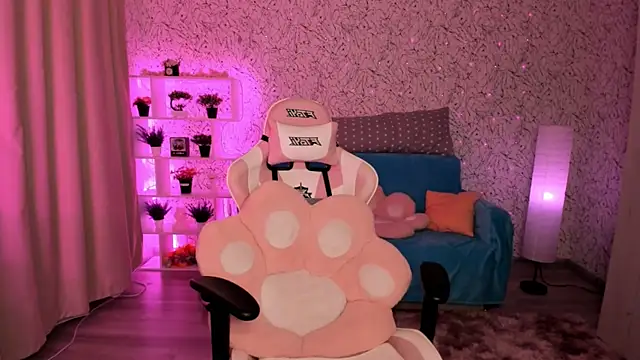 Snapshot of luna_cross chatting on February 23, 2025, 6:38 am luna cross online show from February 23, 2025, 6:38 am