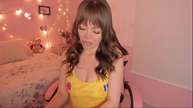 emilyharrix online show from June 17, 2026, 8:41 pm
