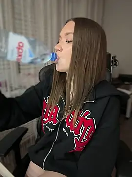 bunnyrich online show from November 23, 2025, 9:47 pm