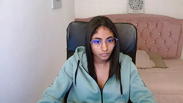 Snapshot of shaneelle chatting on March 13, 2025, 9:21 am shaneelle online show from March 13, 2025, 9:21 am