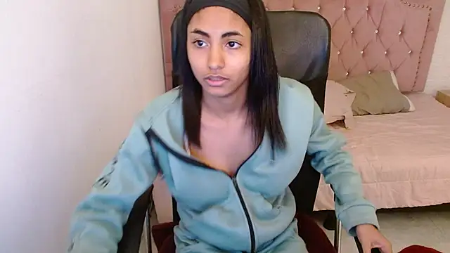 Snapshot of shaneelle chatting on March 6, 2025, 9:14 am shaneelle online show from March 6, 2025, 9:14 am