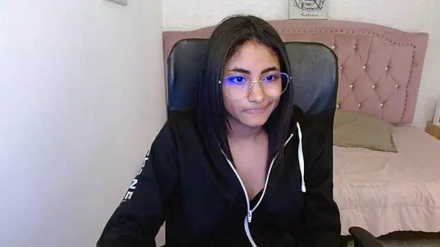 Snapshot of shaneelle chatting on March 3, 2025, 9:13 am shaneelle online show from March 3, 2025, 9:13 am