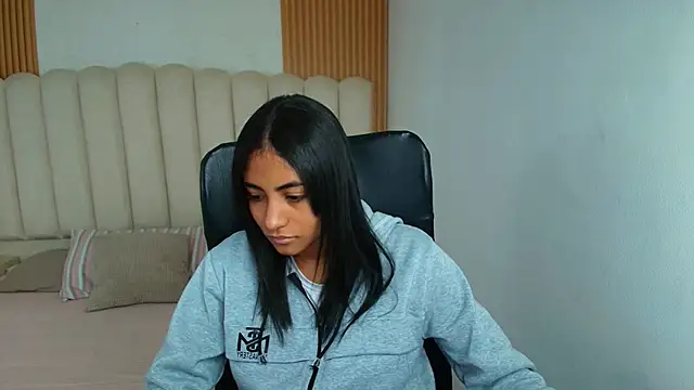 Snapshot of shaneelle chatting on February 19, 2026, 3:03 am shaneelle online show from February 19, 2026, 3:03 am