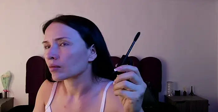 cristal hilton 10 online show from February 10, 2026, 11:04 pm