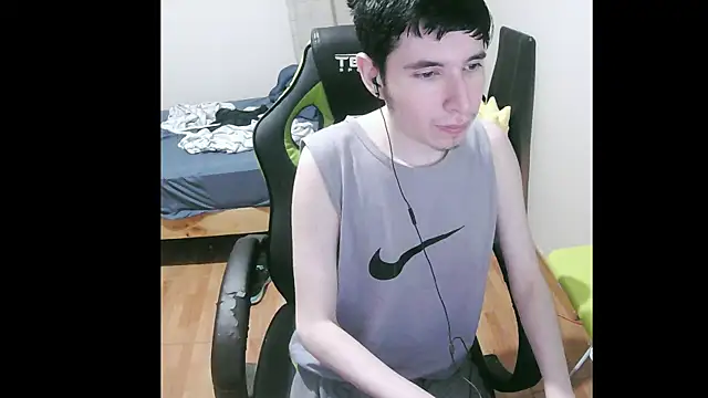 Snapshot of Twink_martinboy chatting on January 5, 2025, 2:38 am Twink martinboy online show from January 5, 2025, 2:38 am