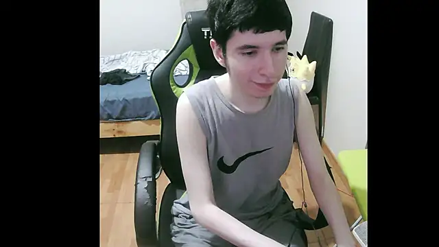 Snapshot of Twink_martinboy chatting on January 8, 2025, 1:11 am Twink martinboy online show from January 8, 2025, 1:11 am