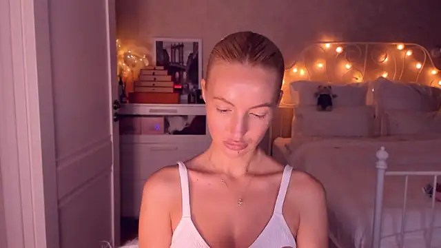 aestetick online show from January 9, 2026, 10:33 am