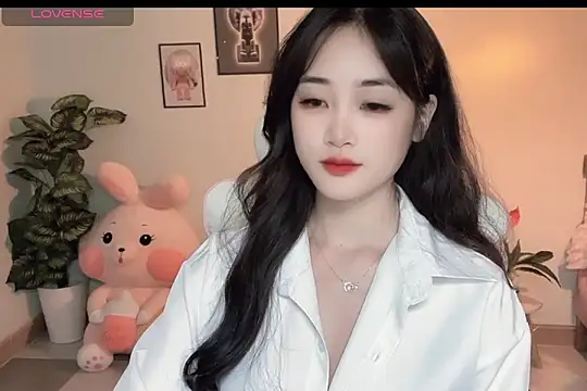 Snapshot of _Aimy_ chatting on October 18, 2025, 6:10 pm Aimy online show from October 18, 2025, 6:10 pm