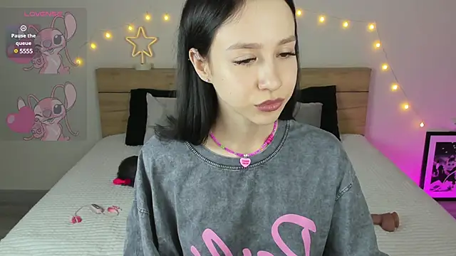 Amelia Martinz online show from February 25, 2025, 3:42 pm