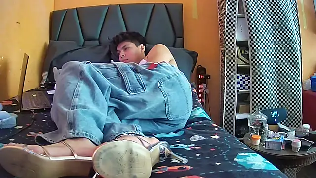 diegotorresd2312 online show from March 25, 2026, 5:12 pm