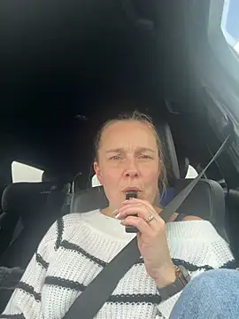 Snapshot of scrummymummy2 chatting on March 6, 2026, 12:55 pm scrummymummy2 online show from March 6, 2026, 12:55 pm