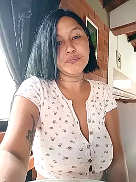 SamaraJay1 online show from December 2, 2025, 3:36 pm