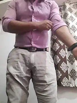 Snapshot of Guyinshortss chatting on February 21, 2026, 8:11 pm Guyinshortss online show from February 21, 2026, 8:11 pm