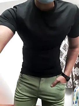 Snapshot of Guyinshortss chatting on November 29, 2025, 7:47 pm Guyinshortss online show from November 29, 2025, 7:47 pm