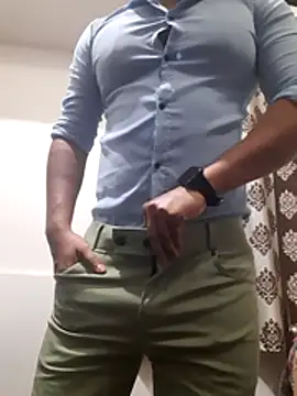 Snapshot of Guyinshortss chatting on February 15, 2026, 8:08 pm Guyinshortss online show from February 15, 2026, 8:08 pm