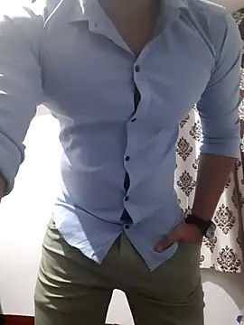 Snapshot of Guyinshortss chatting on November 21, 2025, 7:02 pm Guyinshortss online show from November 21, 2025, 7:02 pm