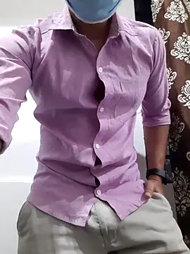 Snapshot of Guyinshortss chatting on September 23, 2025, 7:43 pm Guyinshortss online show from September 23, 2025, 7:43 pm