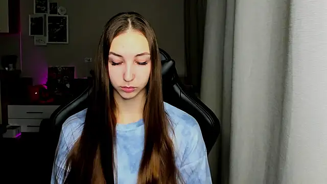 Sm0ly online show from December 4, 2025, 2:54 am