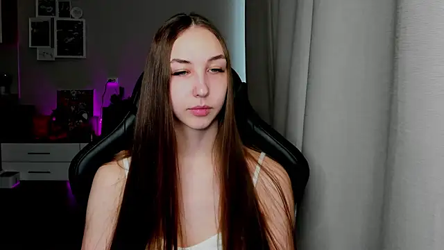Snapshot of Sm0ly chatting on May 4, 2026, 2:48 am Sm0ly online show from May 4, 2026, 2:48 am