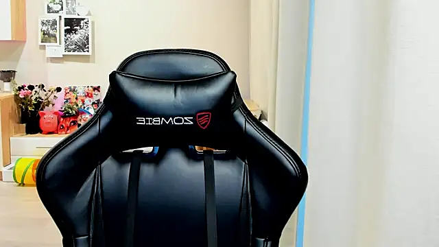 Sm0ly online show from October 26, 2025, 1:50 am