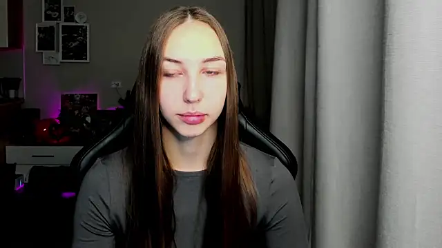 Sm0ly online show from November 24, 2025, 2:22 am