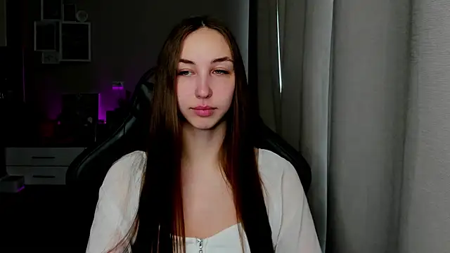 Snapshot of Sm0ly chatting on May 18, 2026, 2:55 am Sm0ly online show from May 18, 2026, 2:55 am