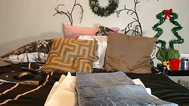 FRUITOFEDEN01 online show from December 24, 2024, 3:27 am