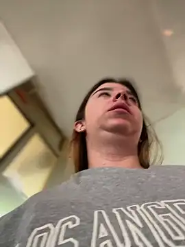 Snapshot of Cloew_Marz chatting on January 6, 2026, 5:28 pm Cloew Marz online show from January 6, 2026, 5:28 pm