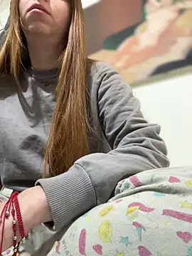 Snapshot of Cloew_Marz chatting on December 21, 2025, 3:47 pm Cloew Marz online show from December 21, 2025, 3:47 pm