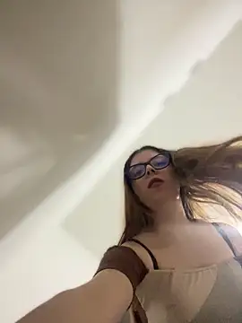 Snapshot of Cloew_Marz chatting on December 13, 2025, 8:04 pm Cloew Marz online show from December 13, 2025, 8:04 pm