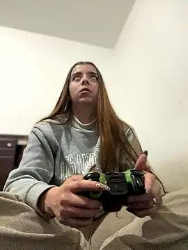 Snapshot of Cloew_Marz chatting on January 8, 2026, 12:27 am Cloew Marz online show from January 8, 2026, 12:27 am