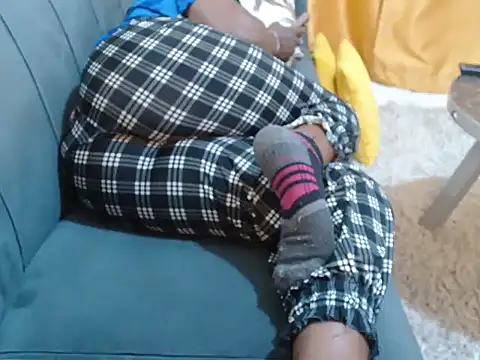 leslysexygirl online show from April 7, 2026, 6:37 am