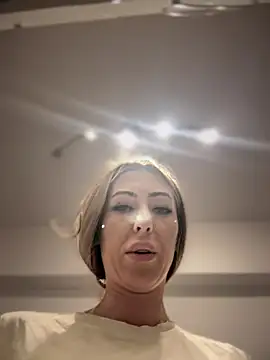 Snapshot of RaquelleDevon chatting on March 2, 2026, 1:39 am RaquelleDevon online show from March 2, 2026, 1:39 am