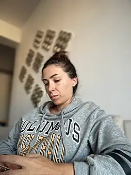 RaquelleDevon online show from October 27, 2025, 2:07 pm