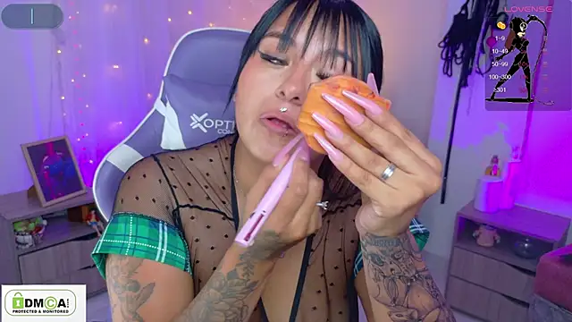 Miss scarllet  online show from May 26, 2026, 1:31 pm