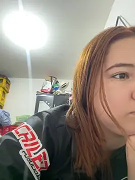 Mia foxx  online show from December 21, 2025, 9:15 pm