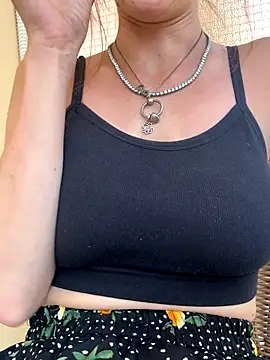Snapshot of indie-rayne chatting on September 30, 2025, 1:50 pm indie-rayne online show from September 30, 2025, 1:50 pm