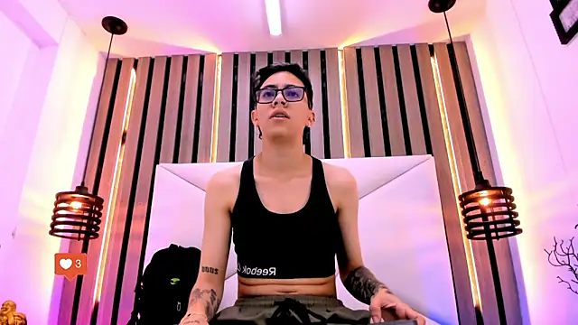 Cutie Shy  online show from November 21, 2025, 11:53 am